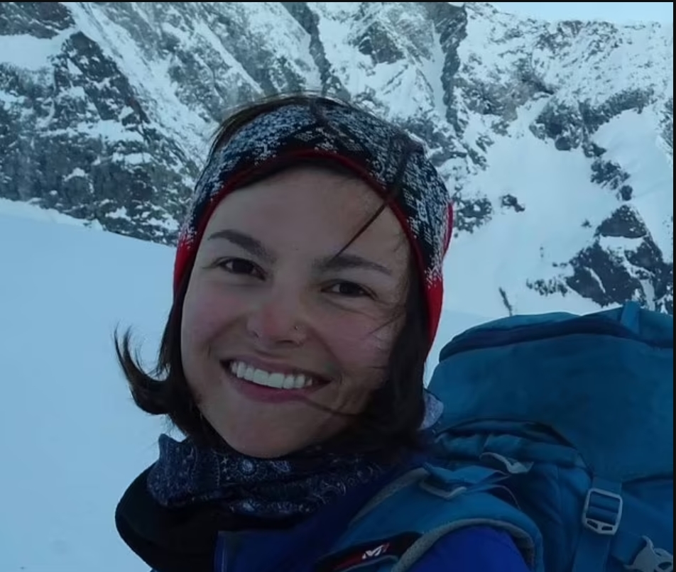 &quot;Объятия спасли нам жизнь&quot;: зависшая над пропастью пара чудом выжила в Гималаях